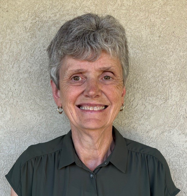 Headshot of Loretta Lukens.